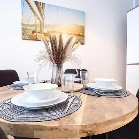 Sunshine - Zentrum - Kostenfreier Tiefgaragenstellplatz Apartment *